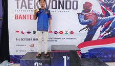 Caption: Dhafa Agam Kholilullah saat berada di stadium penerimaan penghargaan juara (Sumber Foto: Imawan Wasik For Pilar Pos)