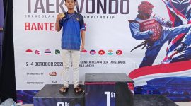 Caption: Dhafa Agam Kholilullah saat berada di stadium penerimaan penghargaan juara (Sumber Foto: Imawan Wasik For Pilar Pos)