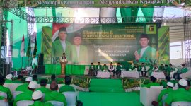 Caption: Mohamad Mardiono, Ketua Umum DPP Partai Persatuan Pembangunan (PPP) saat memberikan arahan kepada Kader PPP di Sampang (Sumber Foto: Agus Junaidi/Pilar Pos)