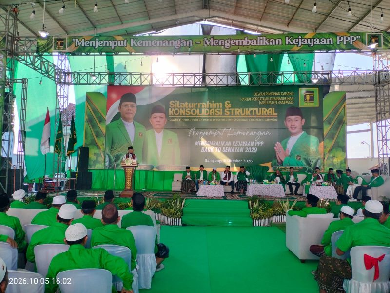 Caption: Mohamad Mardiono, Ketua Umum DPP Partai Persatuan Pembangunan (PPP) saat memberikan arahan kepada Kader PPP di Sampang (Sumber Foto: Agus Junaidi/Pilar Pos)