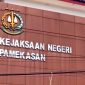 Kantor kejari pamekasan jalan raya panglegur kabupaten pamekasan. 