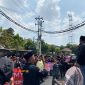 Warga Madura menggelar istighasah dan mengawal pemeriksaan pengurus KMY di Polresta Yogyakarta.