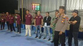 Kapolsek Pasean, AKP Gunarto, mengajak seluruh elemen masyarakat dan para atlet bola voli di Kecamatan Pasean, Kabupaten Pamekasan, untuk menjadikan turnamen olahraga sebagai momentum mempererat silaturahmi, membangun persahabatan, sekaligus menambah pengalaman bertanding. Selasa malam, 13/10/2026.