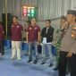 Kapolsek Pasean, AKP Gunarto, mengajak seluruh elemen masyarakat dan para atlet bola voli di Kecamatan Pasean, Kabupaten Pamekasan, untuk menjadikan turnamen olahraga sebagai momentum mempererat silaturahmi, membangun persahabatan, sekaligus menambah pengalaman bertanding. Selasa malam, 13/10/2026.