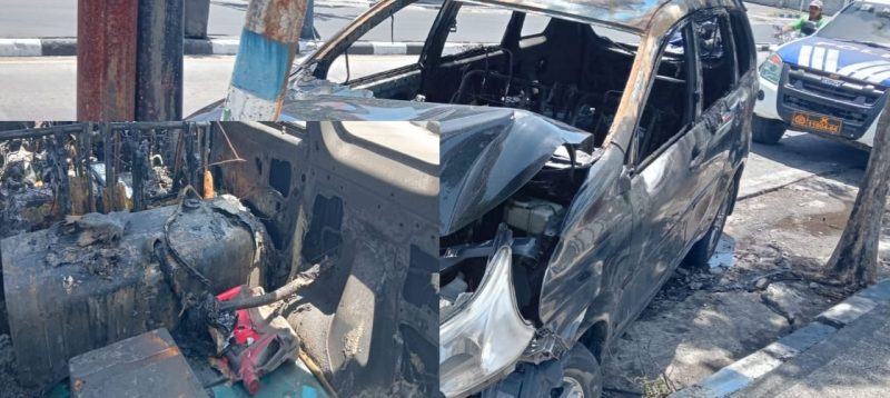Caption: Mobil Xenia Yang Terbakar Usai Isi Pertalite dan Tangki Modifikasi (Sumber Foto: dok/Pilar Pos)
