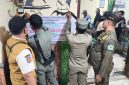 Jajaran aparat saat melakukan penertiban dan penyegelan tempat hiburan malam di Kabupaten Pamekasan, Sabtu malam, 17/10/2026.