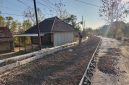 Caption: Beberapa Pekerja Proyek Jalan Robatal-Karang Penang Senilai Rp10,5 Miliar Digarap CV Ridho Karya Terlihat Tidak Menggunakan APD K3 (Sumber Foto: Agus Junaidi/Pilar Pos)