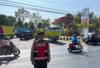 Polisi awasi SPBU, guna jaga ketertiban lalu lintas dan jaga pengawasan pengisian BBM, Senin, 19/10/2026.
