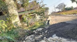 Caption: Lokasi Proyek Jalan Madupat-Omben di Sampang (Sumber Foto: Barokah For Pilar Pos)