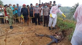 Jajaran Polsek Pagantenan Iptu Bambang Budiyanto, SH. didampingi Polres Pamekasan serta mendatangkan tim Inafis ke Tempat Kejadian Perkara (TKP) untuk melakukan olah TKP