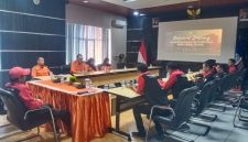 Jajaran ORMAS Madas Nusantara DPW Jatim melakukan kunjungan silaturahmi ke Kantor (Basarnas) Surabaya, guna antisipasi bencana alam. Selasa (28/10/2026).