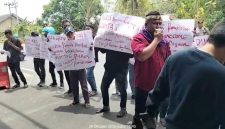 Aksi demonstrasi di Mapolres Pamekasan. Rabu, 28/10/2026.
