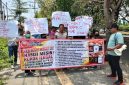 Forum NGO Pamekasan di depan Kantor Wilayah Direktorat Jenderal Bea dan Cukai (DJBC) Jawa Timur I. Kamis, 29/10/2026.