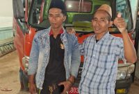 Bapak Heji Kopiah Hitam bersama keluarganya mengucapkan terimakasih usai dibantu air bersih dari Ormas Madas Nusantara DPK Kecamatan Pagantenan. Kamis, 01/10/2026.