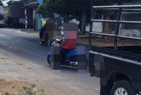 Foto Nara Sumber. Pilar Pos. Dugaan aksi penimbunan BBM saat Mobil plPertamina datang ke lokasi, di SPBU Sotabar, Pasean - Pamekasan. 