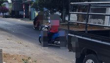 Foto Nara Sumber. Pilar Pos. Dugaan aksi penimbunan BBM saat Mobil plPertamina datang ke lokasi, di SPBU Sotabar, Pasean - Pamekasan.