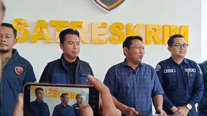 Kasat Reskrim Polres Pamekasan, AKP Yoyok Hardianto. Bersama Humas Polres Pamekasan dan jajarannya. Kamis, 8/10/2026.