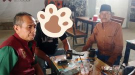 Utoyo Rahmad Didampingi Abdus Samad usai di panggil penyidik dalam rangka memberikan keterangan yang sebenarnya kepada di hapan penyidik. Senin, 19/10/2026.