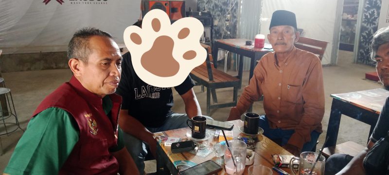 Utoyo Rahmad Didampingi Abdus Samad usai di panggil penyidik dalam rangka memberikan keterangan yang sebenarnya kepada di hapan penyidik. Senin, 19/10/2026.